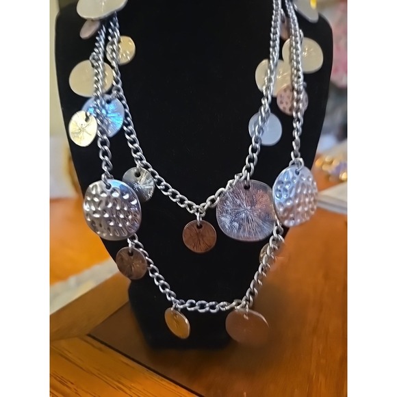 Nine West Coin Disc Necklace Multi-Tone Hammered Silvertone Link Chain - Picture 3 of 6